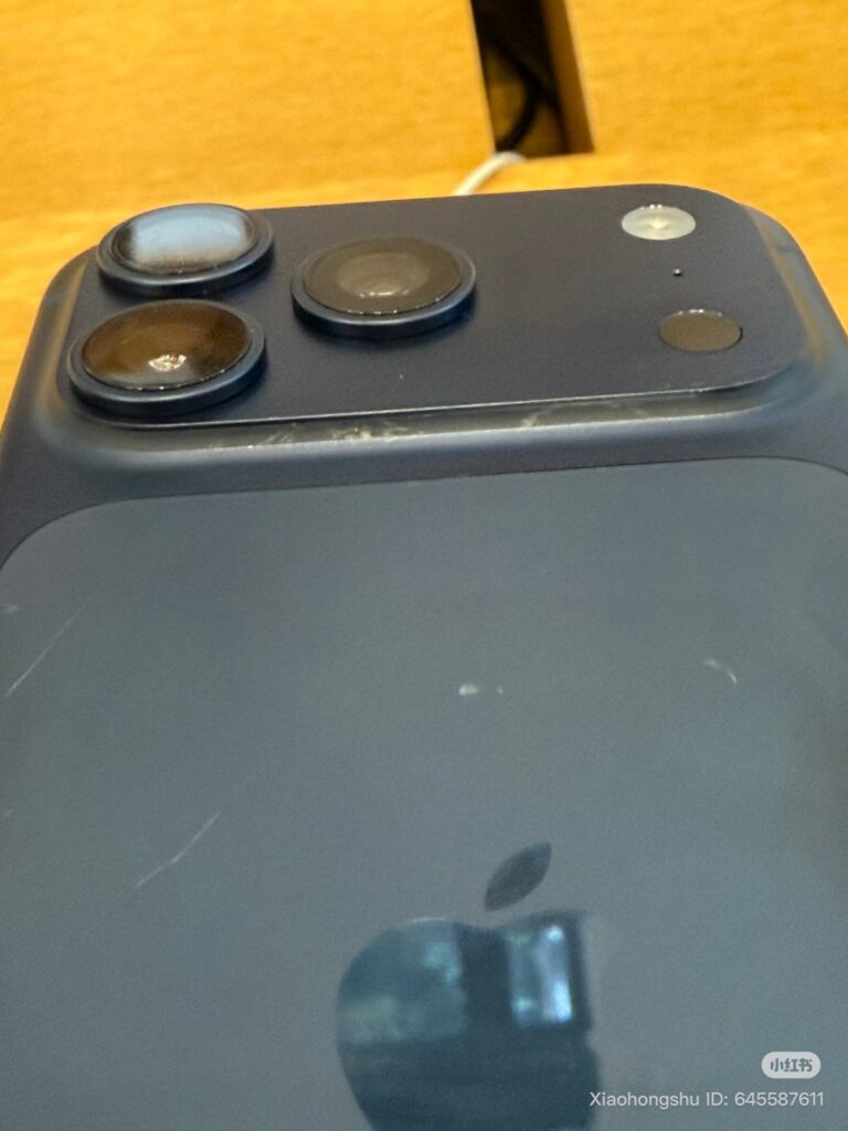 iPhone 17 Proが一日で傷だらけ。アルミだしね