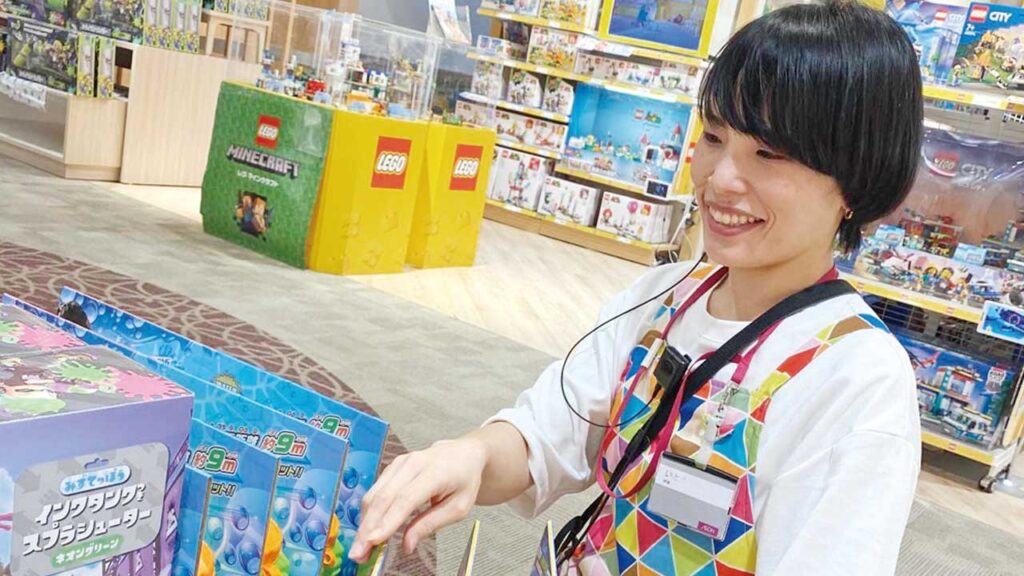 【イオンリテール（千葉市）】非正規の年収60万円アップも、正社員並み待遇に・・・執行役員 「正社員と『全く同じ』と思ってもらって間違いない、ここまで振り切った仕組みをつくったところは他に見たことがない」