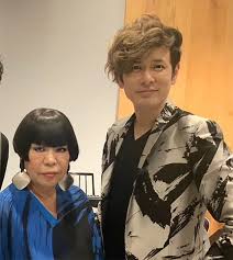 コシノジュンコ（86才）、40才年下のイケメン歌手との“蜜月関係”　物心両面で支える情熱的な“推し活”に周囲が騒然