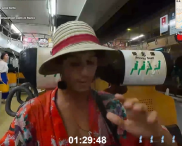 【動画】日本旅行中のヨーロッパ人、デカい声で配信したのを注意した日本人男性を突き飛ばす