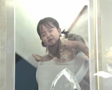 【社会】1歳女児がカーテンの紐で窒息死「悪いのは私だが、孫のために一時的に買い物に出るなど色々な要因が重なった」祖母を重過失致死の疑いで書類送検