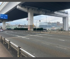 車の窓から手を伸ばし、バイクの運転手を転倒させ殺害しようとした疑い　土山法光38歳の男逮捕