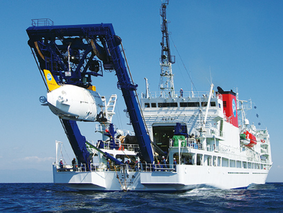 海洋調査船「よこすか」で釣りの男性研究者（５５）がタチウオにかまれ負傷　海保の巡視艇「みほかぜ」が搬送し命に別状はなし