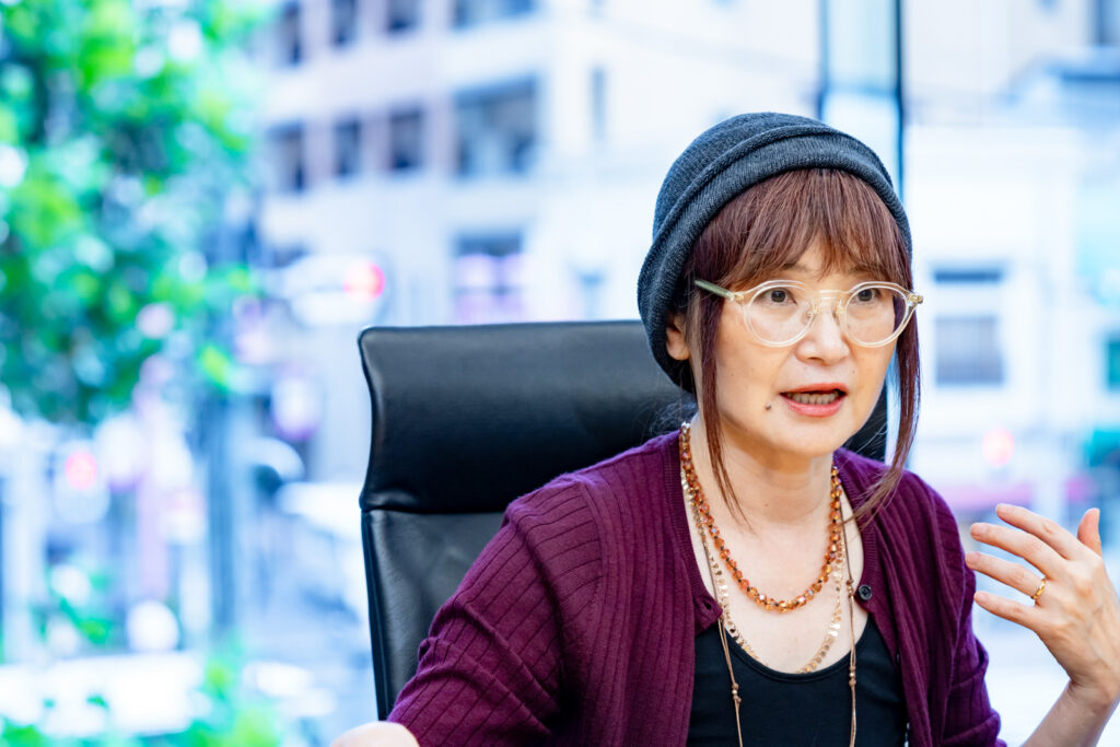 “フェミ叩き”を真似する少年たち急増したワケ…女性作家が指摘「私たちは分断させられている」