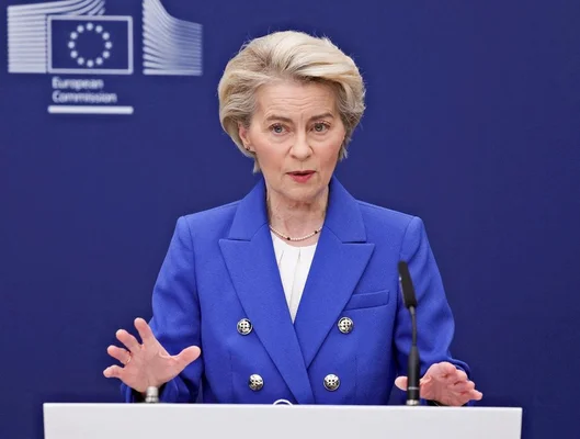 EU、子どものSNS制限検討へ　欧州委員長が意向表明