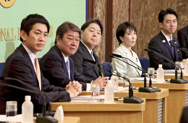 【ヤフコメで話題】「カンペ頼り、資質に疑問を感じる」　「自分の言葉で臨機応変に語る力が不足している」・・・小泉進次郎氏の討論会での対応に注目集まる