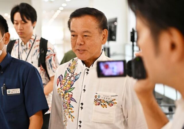 【威圧】沖縄・南城市長、被害職員にセクハラ認め口止め「僕がここでハグしたさ。これ、あんた話したの？」