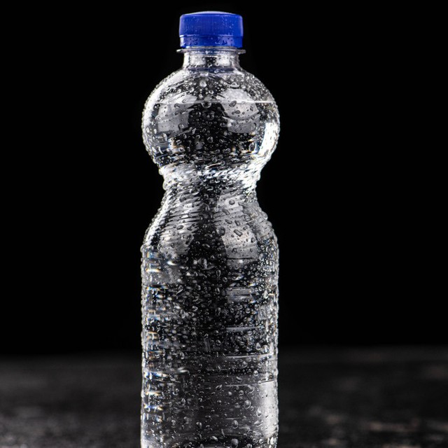 【しゅわしゅわ】炭酸水が歯にダメージ与える危険性指摘「1日に3本飲むなら見直すべき」英口腔保健財団の博士