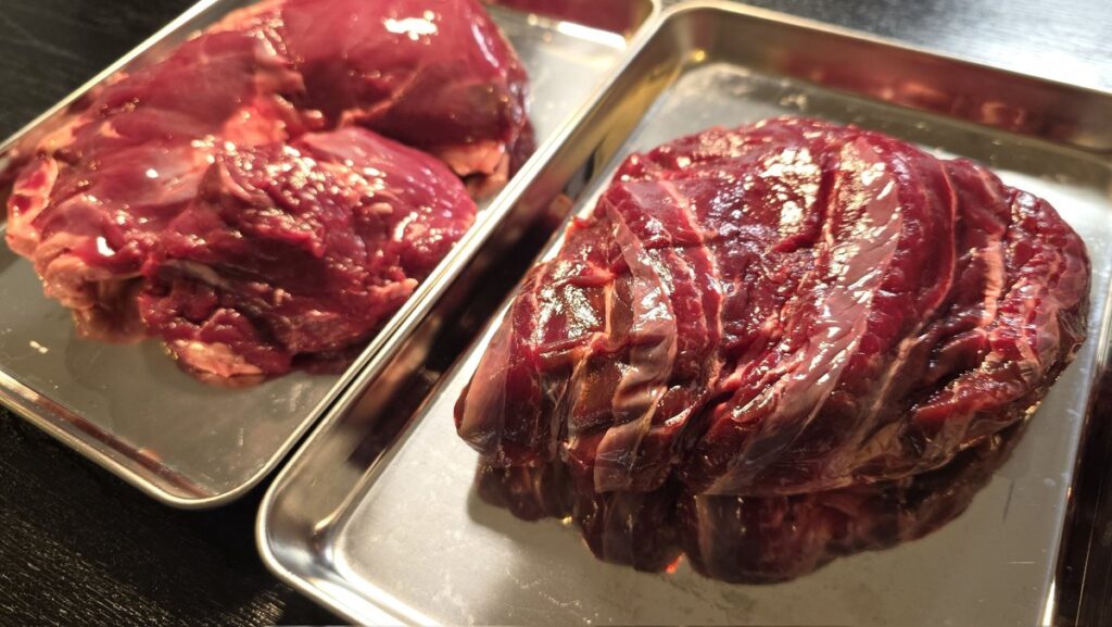 料理研究家のリュウジ氏、ヒグマの肉を調理し実食「めちゃくちゃうまい」熊カレーなど３品調理