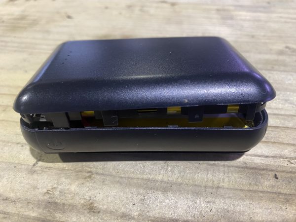 お前ら中華バッテリー使ってないか？。新幹線の中で燃えて止まれば賠償1億。その前に耐火ポーチ