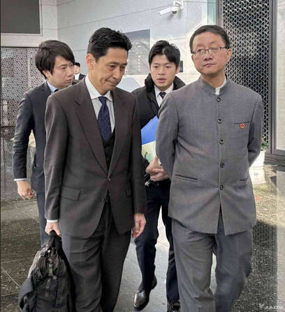 中国外務省局長 「ポケットに手を入れていたのは寒いから」 日本との局長級会談で