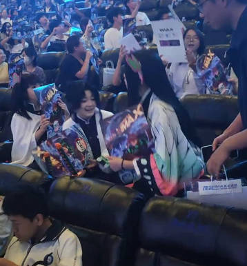 中共の発狂ぶりをよそに人民は「鬼滅の刃」に熱狂。コスプレイヤー満員の劇場、愛国ドラマはガラガラ