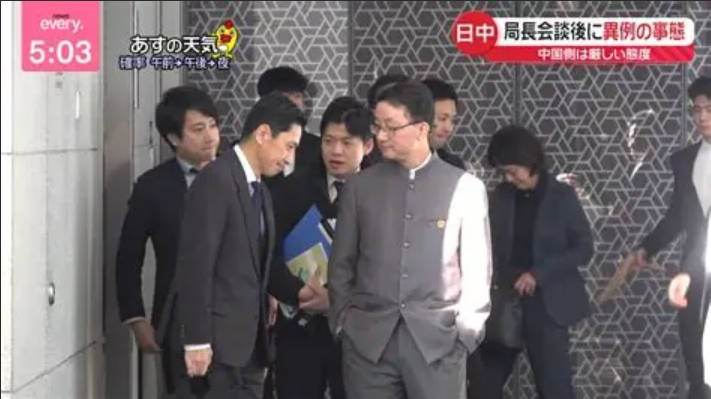 中国人、ポケットに手を入れた中国外務省局長で大喜利　ダンシング局長、メイド局長、戦隊物局長など