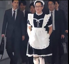 【動画】中国外務省アジア局長がメイド服でお見送りする