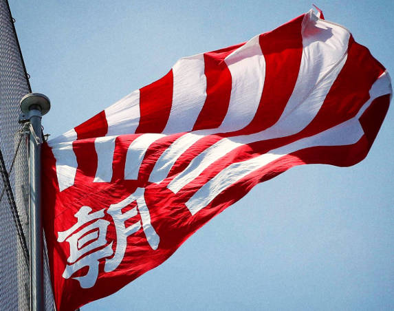 朝日新聞、軍にのっかって中国への勇ましい態度を煽り続けた結果、発行部数が激増