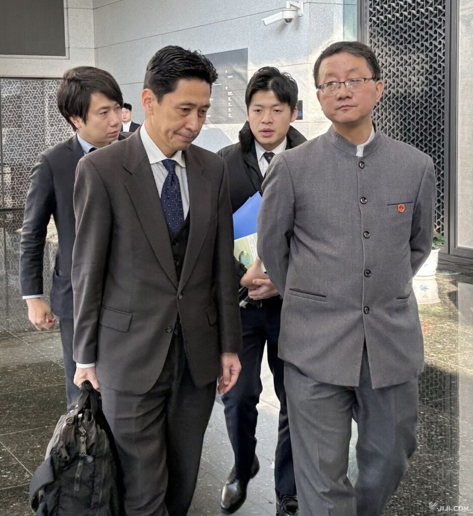 中国「お前のボスに調子に乗るなと伝えとけ。立場弁えろ」  日本「は、はい…すみまんせん…」