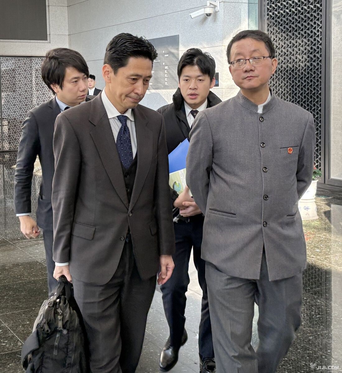 中国「お前のボスに調子に乗るなと伝えとけ。立場弁えろ」  日本「は、はい…すみまんせん…」