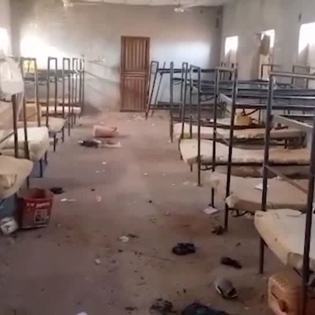 【ナイジェリア】武装集団が寄宿学校の女子生徒25人を拉致、副校長が射殺される