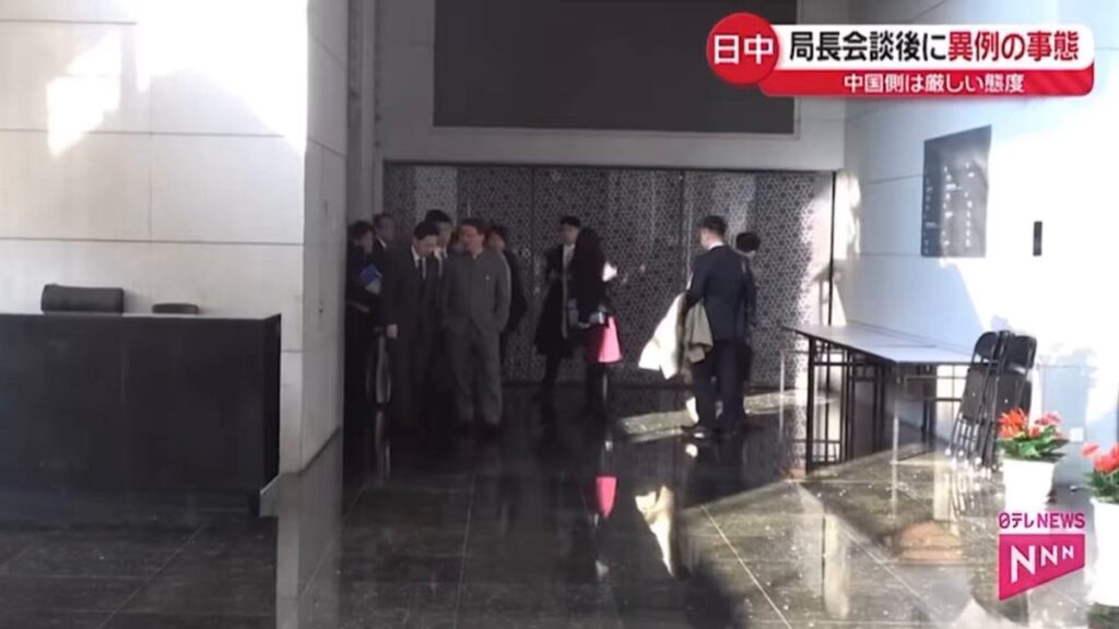 【動画】中国のこういう威圧的で大人げない態度を見て、イラッとするのは当然