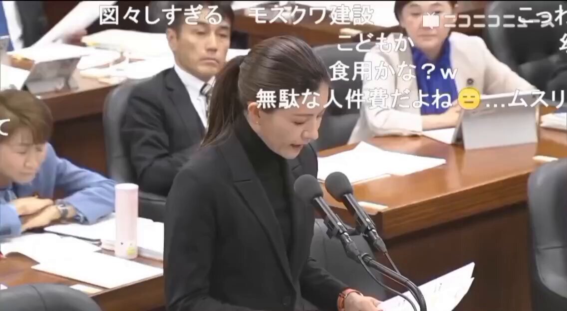 【国会】授業に飽きた小学生のようにふざけた姿勢で話を聞く立憲民主党の鎌田さゆり議員 →→ 炎上