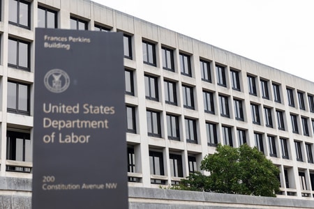 【米9月雇用】11万9000人増 予想大幅超過、失業率は4.4%