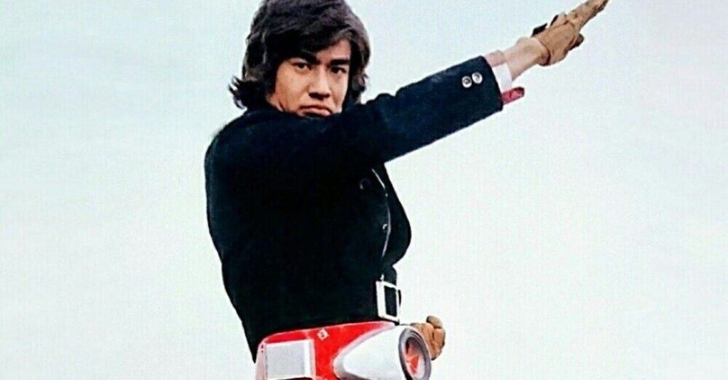 Z世代に舌癌が流行。ヨーグルトやハンバーグしか食べす顎が細く舌を噛むせいか。同じ25歳の藤岡弘と比較