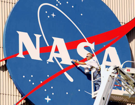 ISS滞在中の飛行士 1名が体調不良　予定を前倒して帰還へ