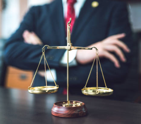 民事訴訟→損賠命令→強制執行→バックレ→不起訴→検察審査会「逃げ得許さん」→略式起訴→罰金十万円