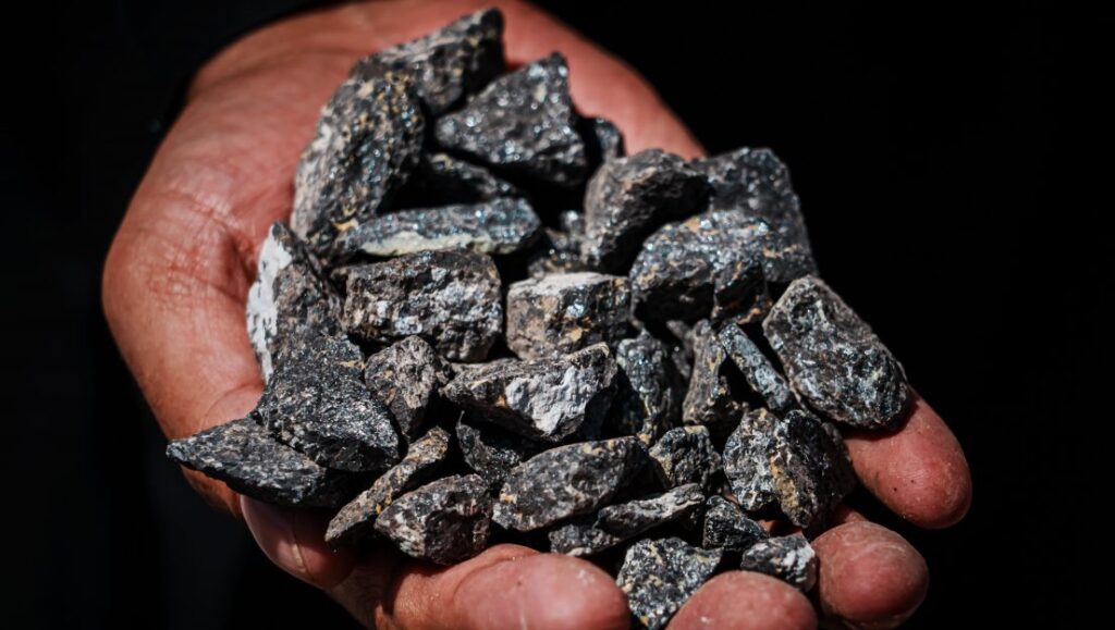 【米紙 ニューヨーク・タイムズ】「レアアースの中国依存から脱却に挑んだ日本は、世界の模範だ」