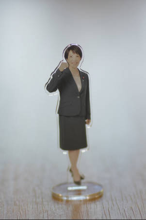 高市早苗アクリルスタンド1100円で発売！おひとり様10点までの限定商品とさせていただきます