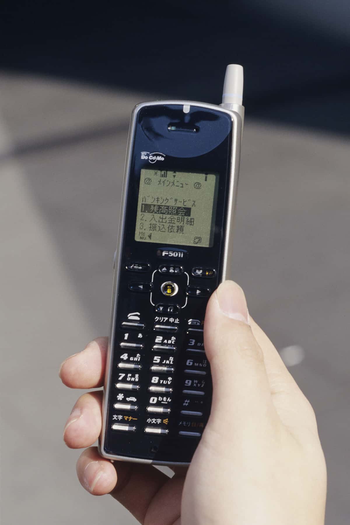 【ドコモ】高齢者ら50万人「自動解約」の対象に…ドコモ3G、3月末で終了　ガラケー文化の立役者